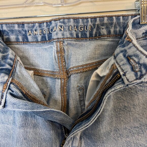 American Eagle Mom Jeans Sz 6 Light Wash Straight Leg High Rise Distressed - Picture 3 of 7